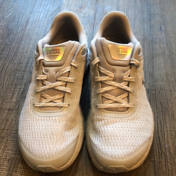 Under armor running shoes - Picture 2 of 5